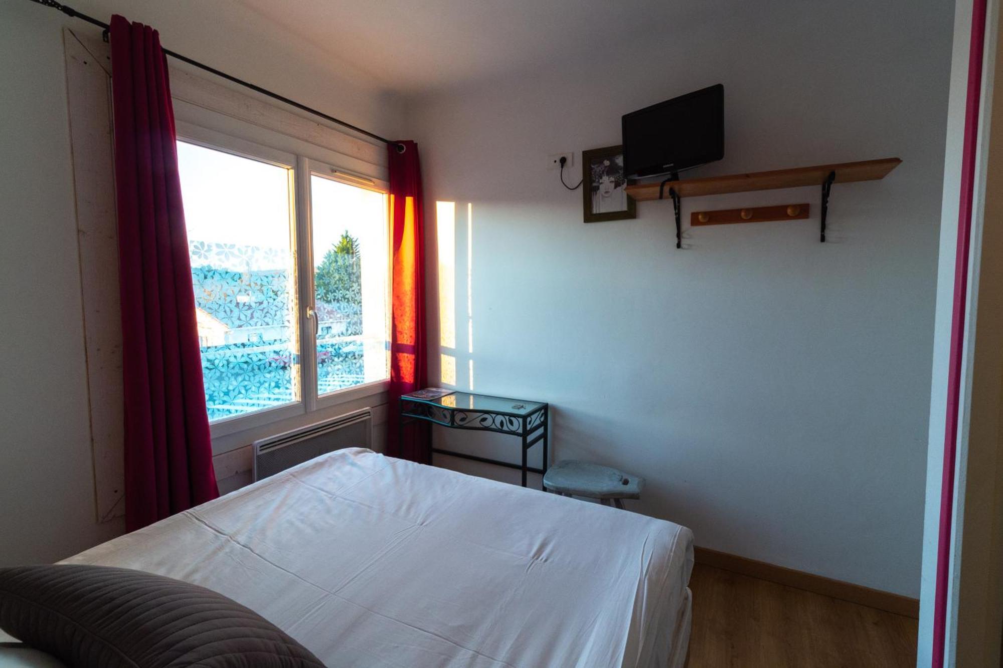 Hotel La Barguelonne Montcuq Екстериор снимка